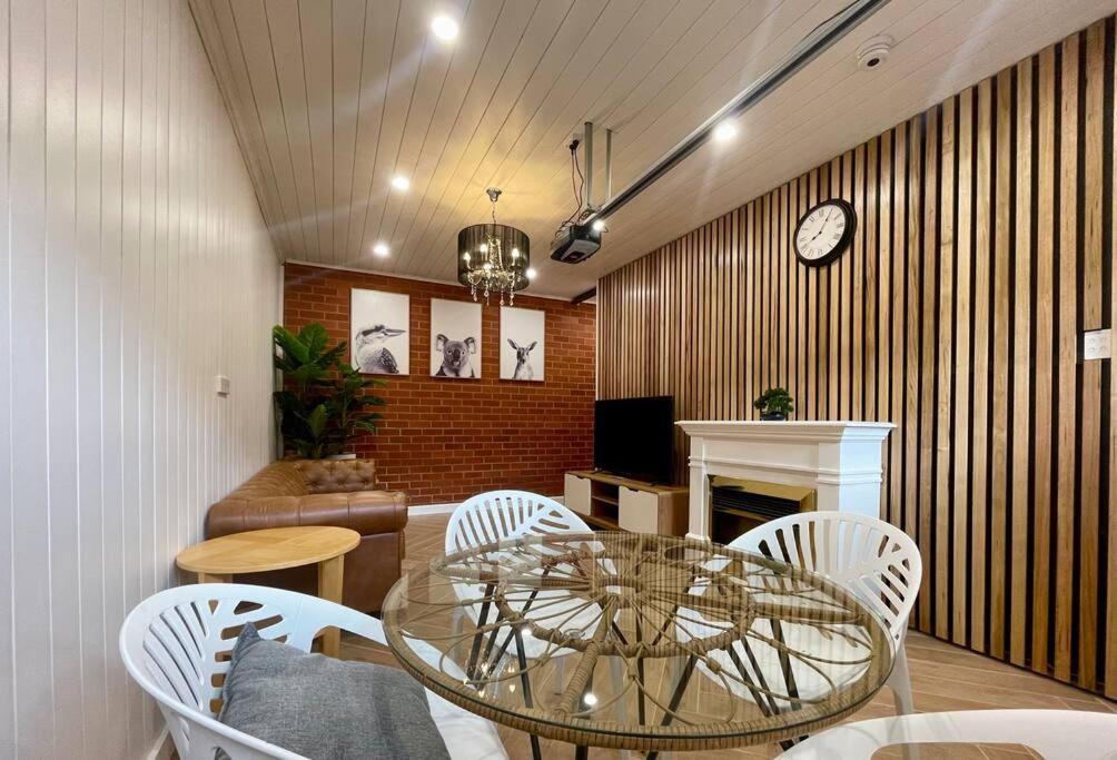 Lovely Brick Cottage With Amazing Water View Hobart Zewnętrze zdjęcie